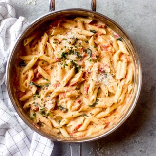 Easy, delicious, quick, and perfect for lazy summer nights! It's the only pasta recipes you'll want to make. #pastarecipe #creamsauce #tomatocreamsauce #easypastarecipes #meatlesspasta Creamy Tomato Chicken Pasta, Cauliflower Sausage, Creamy Tomato Chicken, Tomato Cream Sauce Pasta, Tomato Chicken Pasta, Pasta And Sauce, Fresh Tomato Pasta, Sausage Kale, Cream Sauce Pasta