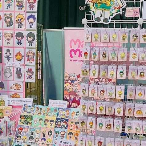 Jaz 💕 Enamel Pins & Art on Instagram: "Welcome to my stall! Starting off conventions for the year with ACME Glasgow ✧･ﾟ: * #animeconvention #comiccon #comicconvention #acmecomiccon #artistalley #artistalleytable #genshinimpact #animemerch #magicalmaidens" Small Art Business Aesthetic, Art Convention, Art Stall, Anime Convention, Craft Stalls, Market Displays, Anime Expo, Artist Alley, Booth Display