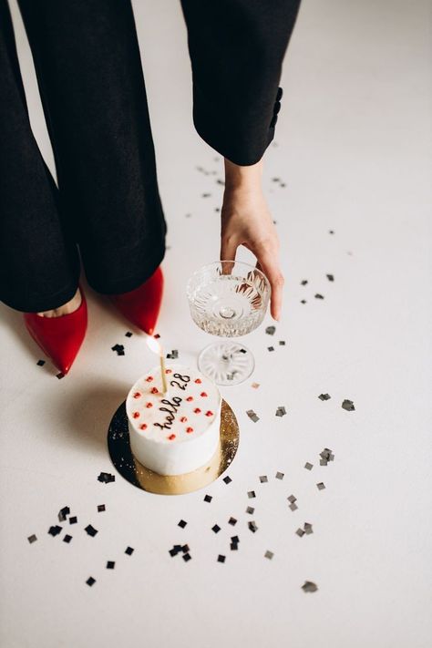 Cake Shoot, 28 Birthday, 29 Birthday, Cake Photoshoot, Photoshoot Birthday, Wow Photo, Birthday Shots, 30 Birthday, 21st Birthday Photoshoot