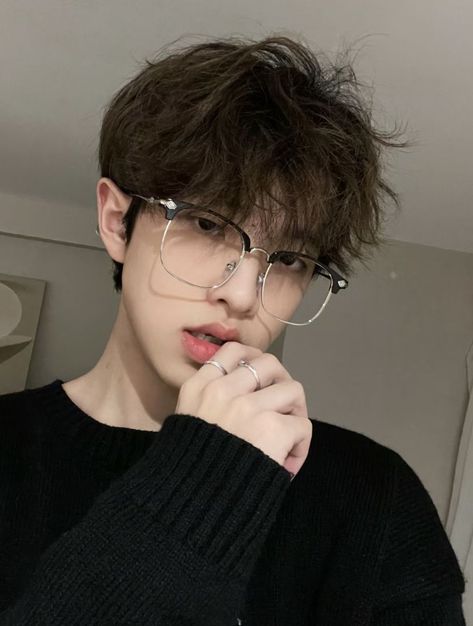 Jazzy Cut Hair in Chinese Ideas 2023 Brown Hair Korean, Brown Hair Male, Chinese Cut, Kore Ulzzang, Asian Men Hairstyle, Anime Boy Hair, Hairstyles With Glasses, Korean Face, Wolf Cut