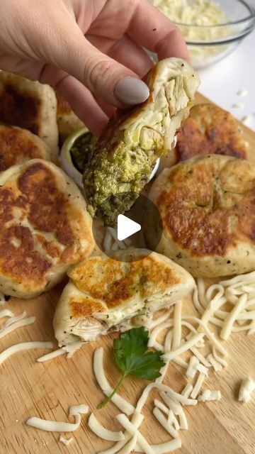 easy + healthy recipes: grilled chicken pesto pockets🍗⬇️  (via: @fitfoodiestasia)  if you have leftover chicken — or maybe you n... | Instagram Chicken Pita Pockets, Vegan Recepies, Chicken Pita, Nonfat Greek Yogurt, Duck Recipes, Leftover Chicken, Pesto Chicken, Grilled Chicken, Easy Healthy Recipes