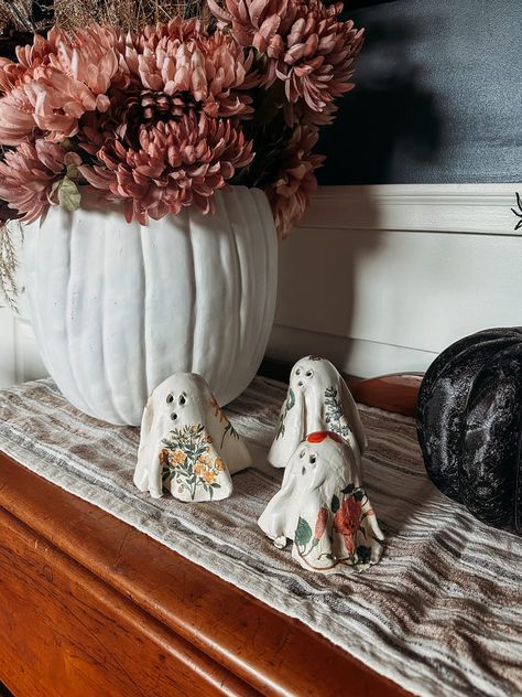 DIY Floral Clay Ghosts – Easy & Affordable Halloween Craft Clay Floral Ghosts, Floral Clay Ghost, Air Dry Clay Ghosts Tutorial, Air Clay Halloween Ideas, Air Dry Ghost, Clay Ghosts Diy Tutorial, Air Dry Clay Mini Ghosts, Craft Night Adults, Air Dry Clay Ghosts Diy