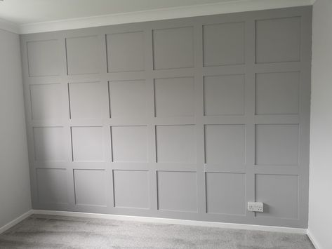 Squared Panel Wall, Square Wall Paneling, Square Paneling, Annexe Ideas, Dining Room Feature Wall, Surf Room Decor, Panels Design, Wainscoting Bedroom, Living Room Panelling