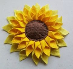 Felt Crafts Flowers, Felt Sunflower, Felt Flower Tutorial, Sunflower Crafts, Felt Flowers Diy, Making Flowers, Felt Crafts Diy, Ideas Casa, Fabric Flowers Diy