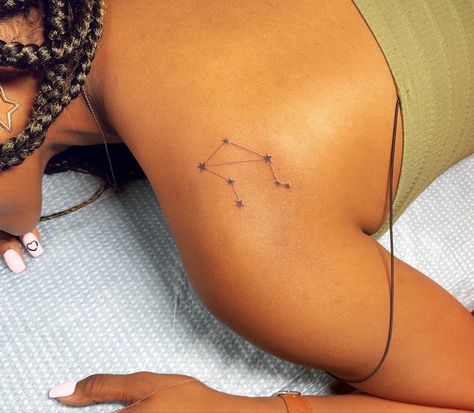 Libra Tattoo Astrology, Libra Shoulder Tattoo, Libra Constalation Tattoo, Libra Tattoo Constellation Stars, Libra Tattoo Star Sign, Back Constellation Tattoo, Minimalistic Libra Tattoo, Tattoo Ideas Constellations, Constellation Libra Tattoo