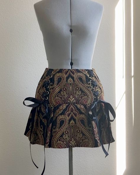 Maya Gunnell on Instagram: “Recently 🖤 #sewist #madebyhand #slowfashion #sewistsofig #smallbusiness #fashion #trending #corsets #vintage #antique” Tapestry Skirt, Corsets Vintage, Summer Sewing, Corsets, Slow Fashion, Diy Fashion, Clothing Items, Sewing Projects, High Waisted Skirt