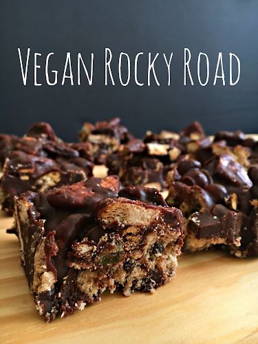 Vegan Rocky Road, Vegan Recepies, Vegan Pastries, Vegan Party Food, Vegan Cake Recipes, Healthy Vegan Snacks, Desserts Vegan, Oreo Dessert, Vegan Appetizers