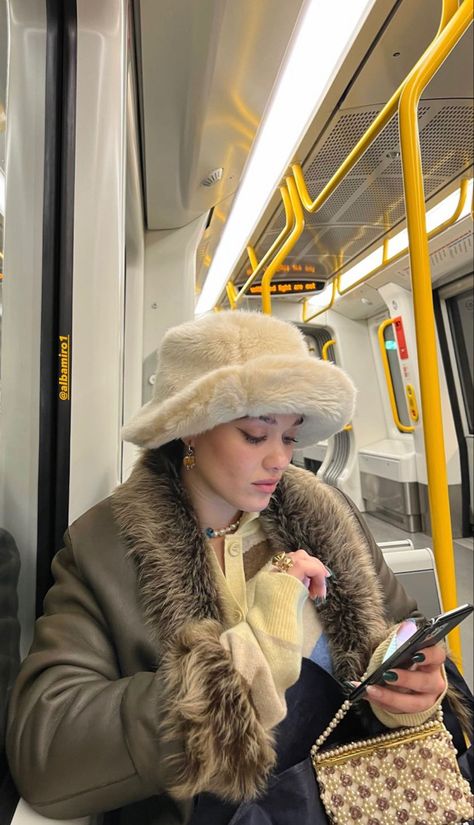 Fur Bucket Hat Outfit, Wine Date Night, Outfit Inspo Christmas, Outfit Ideas New Years Eve, Japan Travel Outfit, Festive Outfit Ideas, Wine Date, Fur Outfit, Nyc Fits