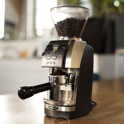 How to Choose your #Coffee #Bean #Grinder Best Coffee Grinder, Burr Coffee Grinder, Espresso Grinder, Coffee Bean Grinder, Cappuccino Machine, Best Coffee Maker, Gourmet Coffee, Coffee Tasting, Coffee Type