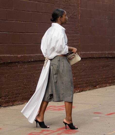 Black Mules Outfit, White Mules Outfit, Draped Shirt, Mules Outfit, Mules Heels, Street Style Aesthetic, Black Mules, Head Scarf Styles, Classy Fashion