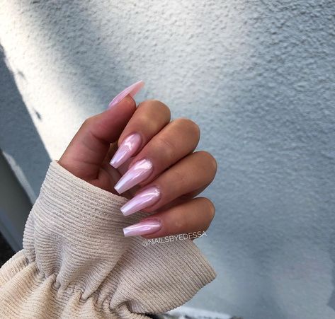 Sweet Pink Nails, Nails With Gold Details, Marble Nails With Gold, Pink Marble Nails, Pink Nails Ideas, Wedding Acrylic Nails, Nails With Gold, Cute Nail Art Designs, Swarovski Nails