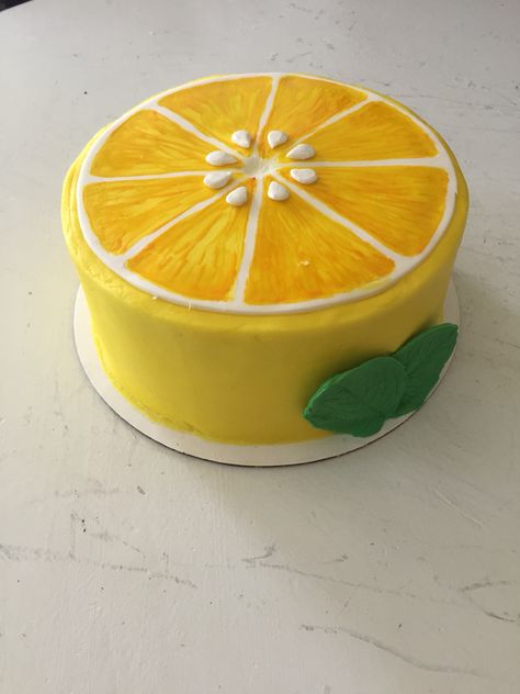 Lemon slice cake Orange Fruit Cake Design, Citrus Splash Cake, Lemon Design Cake, Lemon Shaped Cake, Cake That Looks Like Food, Lemon Cake Decoration Ideas, Lemon Smash Cake, Lemon Theme Cake, Lemon Cake Design