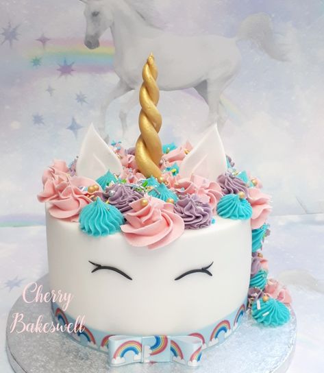 Small Unicorn Cake, Unicorn Mini Cake, Unicorn Cake Birthday 1kg, Desserts Design, Unicorn 1st Birthday, Round Unicorn Cake, Unicorn Eating Birthday Cake, Unicorn Single Tier Cake, Cake Kids