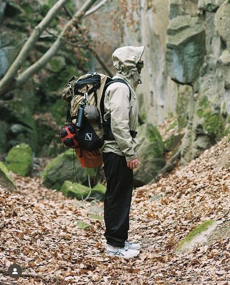 Hiking Fits, Cowboy Pictures, Hiking Aesthetic, Tokyo Fashion, Outdoor Fashion, Green Life, Retro Futurism, Hiking Outfit, Outdoor Style