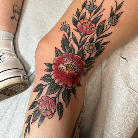 American Traditional Flower Knee Tattoo, Hip Tattoos Traditional, American Traditional Inner Bicep Tattoo, Traditional Half Sleeve Women, Feminine Filler Tattoo Ideas, American Traditional Tattoo Leg Sleeve, American Traditional Leg Sleeve Woman, Floral Thigh Tattoos Color, American Traditional Leg Tattoos Women