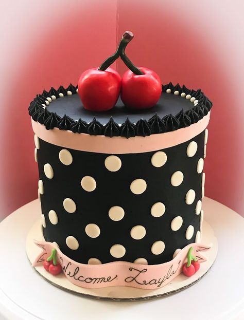 Rockabilly Wedding Cake, 50s Cake Theme, Rockabilly Party Ideas, 50s Themed Birthday Cake, Pinup Party Theme, 50s Cake Ideas, Rockabilly Birthday Party Theme, 1950s Cake Ideas, 50s Themed Cake