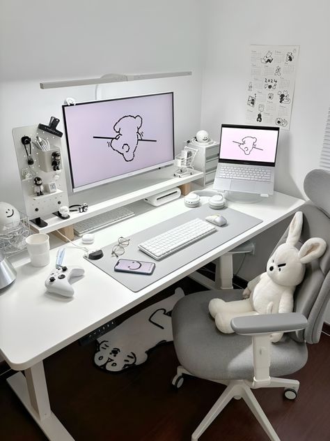 White Gamer Setup, White Setup Gaming, White Set Up, White Game Room, Pc Setup White, Azey Cosplay, White Gaming Desk, White Gaming Setup, Ps5 Setup