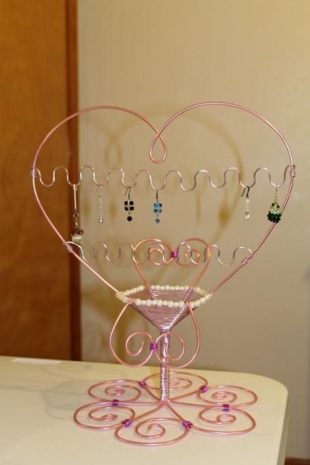 pandahall.com Jewelry Tree Diy, Wire Wrapped Heart, Diy Earring Holder, Heart Home Decor, Wire Ornaments, Jewelry Making Business, Wire Art Sculpture, Diy Jewelry Holder, Craft Fair Displays