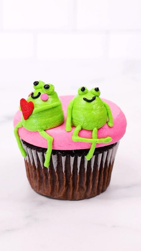 Frog Cupcakes, Deco Cupcake, Funny Cupcakes, Summer Cupcakes, Fun Cupcake Recipes, Cupcake Decorating Tips, Kid Cupcakes, Cupcake Decoration, Cupcake Cake Designs