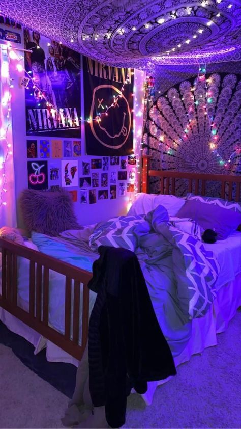 Sala Grunge, Alt Room, Grunge Bedroom, Indie Bedroom, Neon Bedroom, Hiasan Bilik Tidur, Chill Room, Neon Room, Retro Room