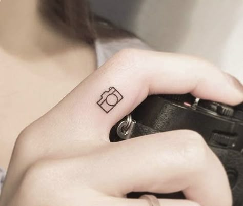 Camera Tattoos, Camera Tattoo, Clever Tattoos, Best Sleeve Tattoos, Spine Tattoos, Photoshop Photography, Minimal Tattoo, Travel Tattoo, Minimalist Tattoo