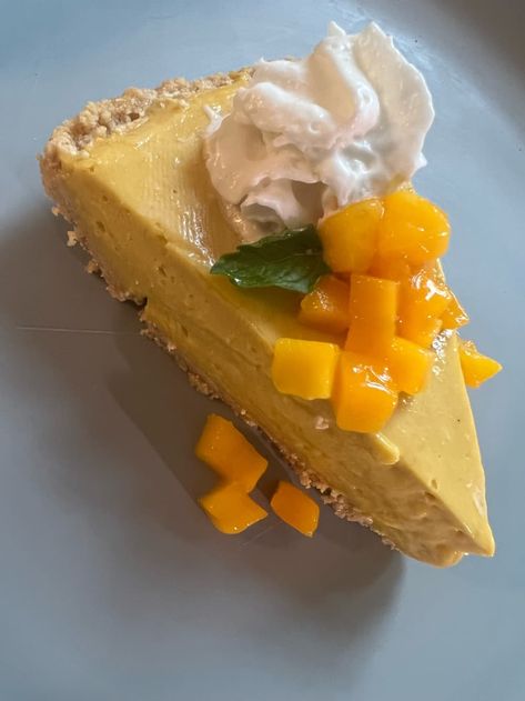 I Tried No-Bake Mango Pie Mango Pie Recipe, Coconut Sweetened Condensed Milk, Mango Pie, Creamy Pie, Summer Pie, Delicious Veggies, Bake Cake, Banana Chips, No Bake Pies