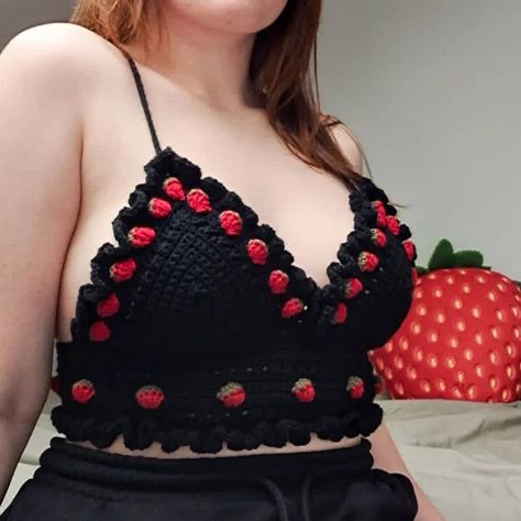 Crochet Strawberry Clothes, Crochet Strawberry Top, Fruit Crochet Top, Strawberry Crop Top Crochet, Crochet Heart Crop Top Pattern, Strawberry Crochet Top And Skirt, Strawberry Shirt, Crochet Strawberry, Strawberry Topping