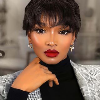 Wofai (@wofaifada) • Instagram photos and videos 30th Birthday Photo Shoot, Stunning Makeup Looks, Brown Lips, Dramatic Lashes, Birthday Photo Shoot, Wavy Hairstyle, Soft Eyes, Natural Eyeshadow, Ombre Brown