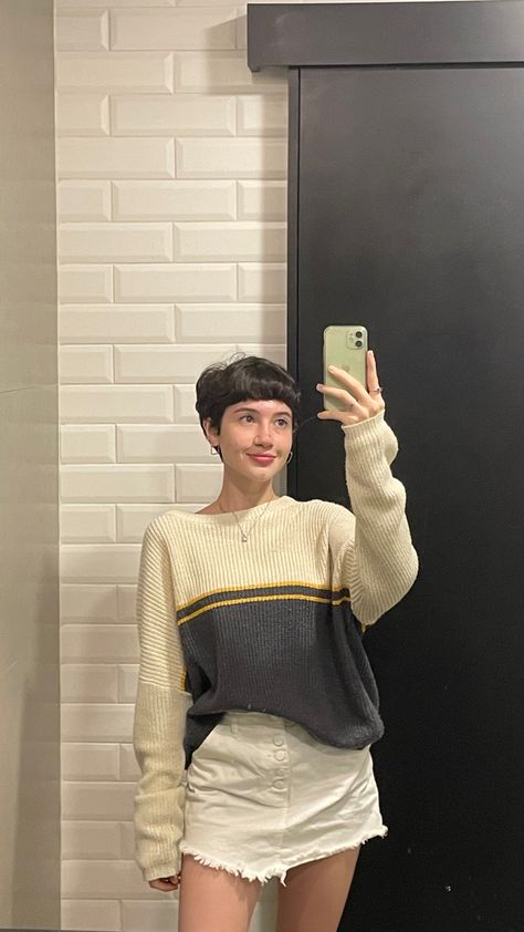 Feminine Short Hair, Short Hair Outfits, Hairstyle Idea, Hair Inspiration Short, Spanish Memes, Short Pixie Cut, Girl Short Hair, Dating Profile, Feminine Outfit