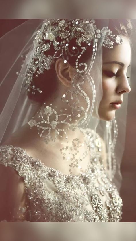 Wedding Veils Headpieces, Veil Headpiece, A Wedding Dress, Wedding Veils, Wedding Veil, Bridal Designs, Bridal Veil, Bridal Headpieces, Wedding Dresses Vintage