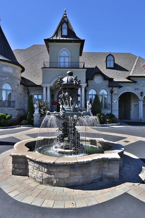 Front driveway! Nothing says wow like seeing a fountain as you drive up to the house. Front Driveway, Fountain Ideas, Trendy House, Chateau France, Garden Fountain, Grand Homes, In Front Of House, Mansions Luxury, Mansions Homes