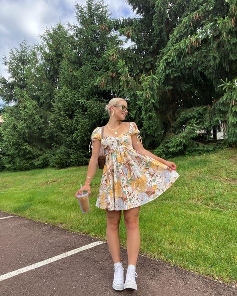 Dress And Converse Outfit Summer, Casual Dresses With Converse, Summer Dress Sneakers Outfit, Cute Dress And Sneakers Outfit, Summer Dresses And Sneakers, Summer Dress Instagram Pictures, Platform Converse Dress Outfit, Platform Converse Outfit Dress, Dress With Converse Casual