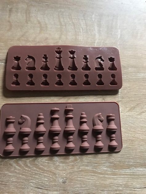 Chess Party Theme, Chess Themed Party Decorations, Chess Birthday Party Ideas, Chess Board Birthday Cake, Chess Cakes, Chess Theme Cake Ideas, Chess Cake Ideas, Chess Birthday Cake, Polymer Clay Chess Pieces