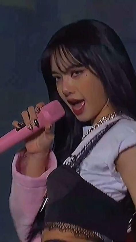 Mean Girls Movie, Lisa Fancam, Photoshoot Video, Concert Aesthetic, Jennie Jisoo, Lisa Bp, Lisa Blackpink Wallpaper, Blackpink Funny, Kpop Girl Bands