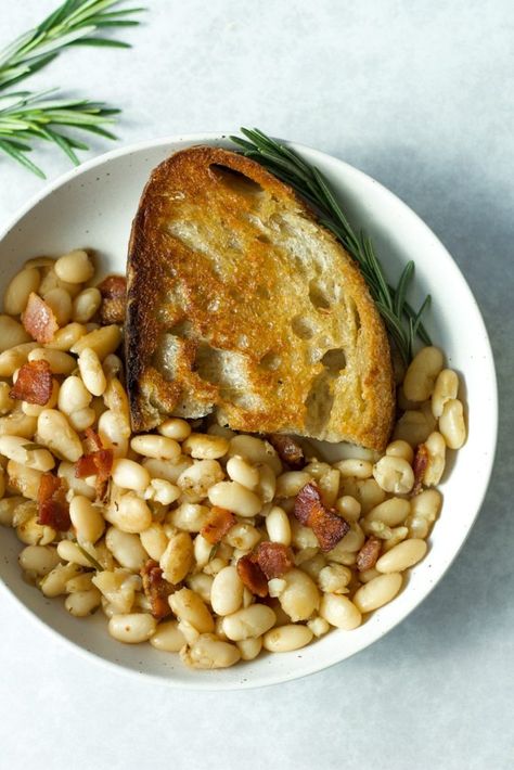 Bacon Crisps, White Kidney Beans, Cooking Bacon, How To Cook Beans, Roasted Salmon, Mouth Watering Food, Smoked Bacon, Filling Recipes, White Beans