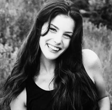 Liv Tyler Hair, Model Hairstyles Woman, Liv Tyler 90s, Lyanna Stark, Liv Tyler, Bright Smile, Girl Crushes, Her Smile, Role Models