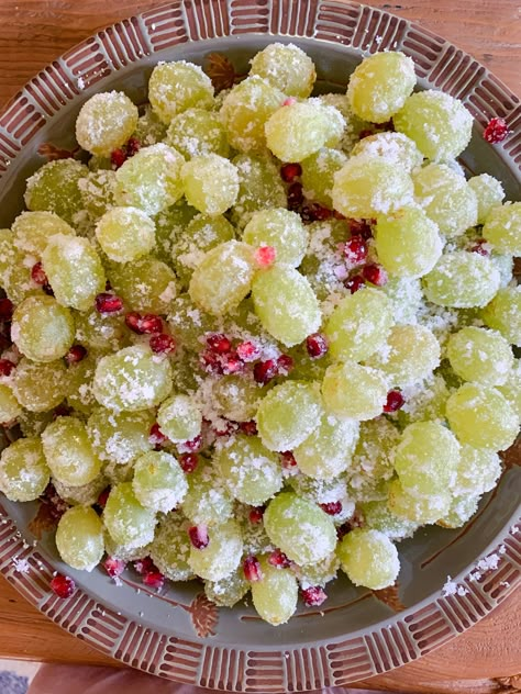 Prosecco Grapes Frozen, Margarita Grapes, Alcohol Charcuterie Board, Soaked Grapes, Wine Night Snacks, Lemon Chex, Prosecco Grapes, Poolside Brunch, Crowd Pleaser Appetizers