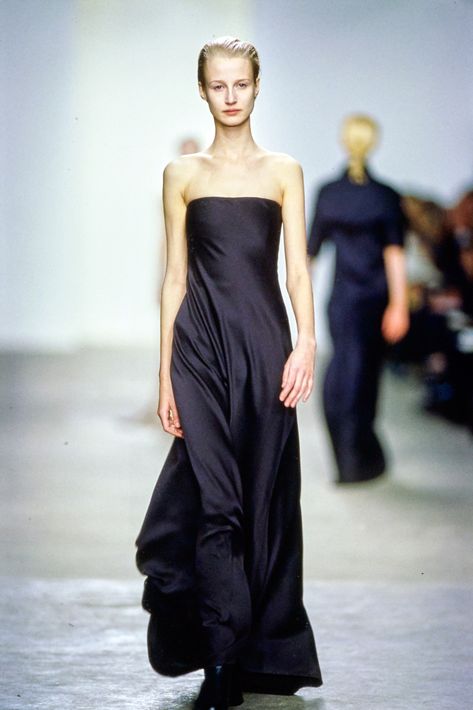 Calvin Klein Minimalism, 1990s Minimalism Fashion, 90s Minimalism Fashion, Calvin Klein Runway, 90s Minimalism, 90s Calvin Klein, 90s Runway Fashion, Formal Evening Wear, Calvin Klein Collection