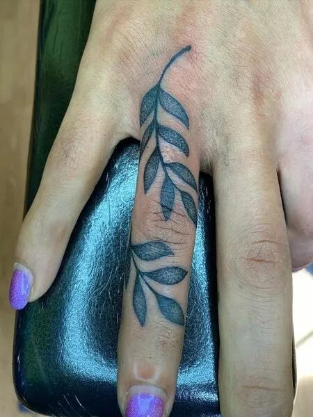 Leaves Finger Tattoo Leaves Finger Tattoo, Wave Finger Tattoo, Leaf Finger Tattoo, Meaningful Finger Tattoos, Infinity Finger Tattoos, Henna Finger Tattoo, Finger Tattoos Fade, Finger Tattoos For Women, Side Finger Tattoos