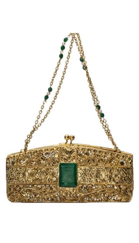 Indian Bags, Indian Designer Clothes, Bridal Clutches, Evening Clutches, Vintage Evening Bags, Fashion Indian, Top Indian, Luxury Clutch, Stylish Purse