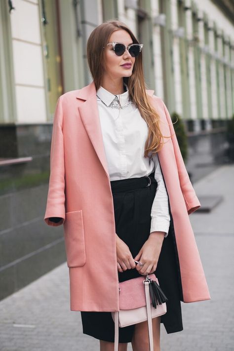 Free Photo | Attractive stylish smiling rich woman walking city street in pink coat spring fashion trend holding purse, elegant style, wearing sunglasses Walking City, Coat Spring, Woman Walking, Rich Women, Peach Fuzz, Trending Fashion Outfits, Pink Coat, High Waist Fashion, City Street