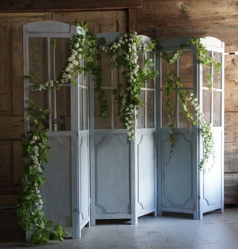 Room Divider Wedding, Pearl Bridal Shower, Metal Room Divider, Wedding Altar, Forest Theme Wedding, Wedding Reception Seating, Wooden Room Dividers, French Theme, Event Room