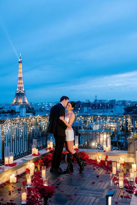 Proposal Rules, Rooftop Date, Wedding Proposal Ideas Engagement, Proposal Decor, Surprise Proposal Pictures, Paris Proposal, Cute Proposal Ideas, Paris Date, Tour Eiffel Paris