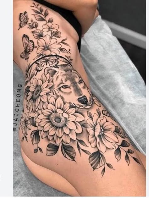 Thigh Piece Tattoos, Unique Tattoos For Women, Thigh Tat, Floral Thigh Tattoos, Hip Thigh Tattoos, Hip Tattoos Women, Geniale Tattoos, Leg Tattoos Women, Stylist Tattoos