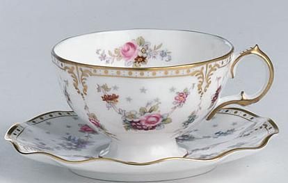 teac cup royal crown derby royal antoinette Tea Vintage, Antique Tea Cups, Pretty Tea Cups, Pretty China, Roses Garden, Romantic Cottage, Beautiful China, China Tea Sets, Garden Rose