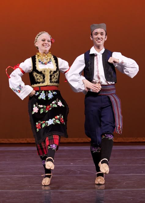 Serbian Folk Dance Serbian Clothing, Serbian Women, Save The Last Dance, Popular Costumes, Costumes Around The World, Christmas Around The World, International Dance, World Dance, Fitness And Health