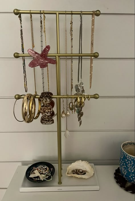 Jewelry Holder Aesthetic, Ideas Para Decorar Mi Cuarto, Diy Jewelry Holder, Best Version Of Myself, Room Goals, Jewelry Holder, Home Room, Bed Room, Wall Hooks