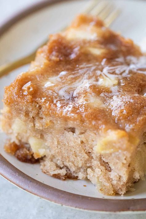 Old Fashioned Apple Cake, Old Fashioned Apple Cake Recipe, Fresh Apple Cake Recipe, Apple Desert, Homemade Apple Juice, Apple Dessert Recipes Easy, Apple Cake Recipe Easy, Moist Apple Cake, Cakes Easy