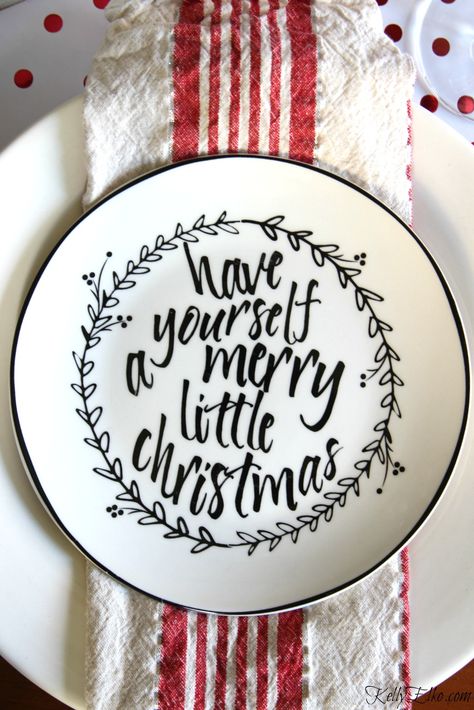 Love these graphic black and white Christmas plates with a different saying on each and red striped napkins from HomeGoods on this festive tablesetting! kellyelko.com sponsored pin Diy Christmas Plates Sharpie, Christmas Plates Cricut, Christmas Plate Decorating Ideas, Giving Plate Ideas, Apartment Decorating Black And White, Christmas Plates Diy, Christmas Plate Ideas, Diy Christmas Plate, Apartment Decorating Black