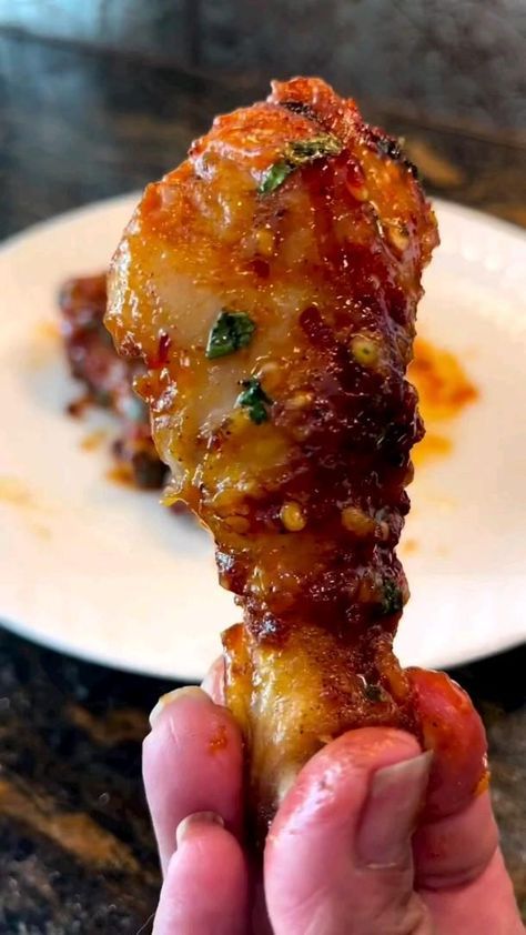 Garlic Butter Chicken Wings, Butter Chicken Wings, Ayam Bakar, Garlic Butter Sauce, Garlic Butter Chicken, Tasty Recipes Videos, Cayenne Pepper, Food Recepie, Chicken Dishes Recipes